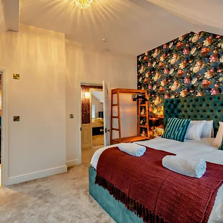 8 Bed In 94323