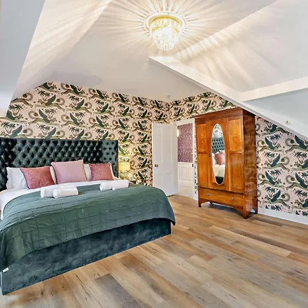 8 Bed In 94323 Holiday home