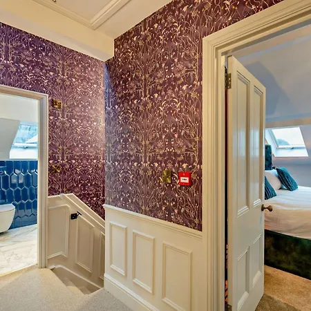 8 Bed In 94323 *