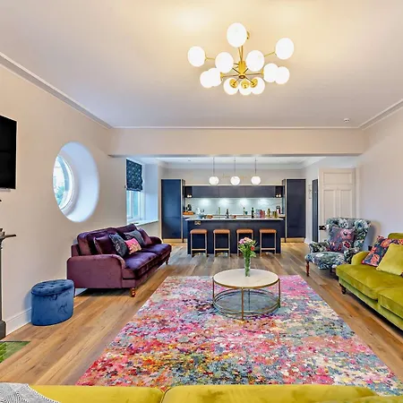 8 Bed In 94323 Settle